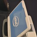 　インテルが15日に開催した記者発表会会場では、米インテルが昨年11月に発表した「Intel Reader」や「クラスメイトPC」を見ることができた。