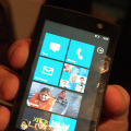 プレスレセプションでわずかに公開されたGarmin-Asus製のWindows Phone 7搭載機。これまでのWindows Mobileとはまったく異なる待受画面を採用する