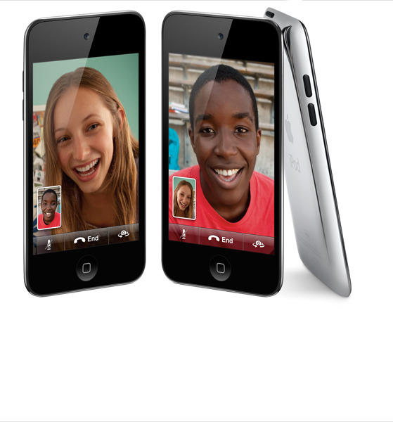 前面上部中央にカメラが付いたiPod touch。ビデオ通話「FaceTime」のイメージ