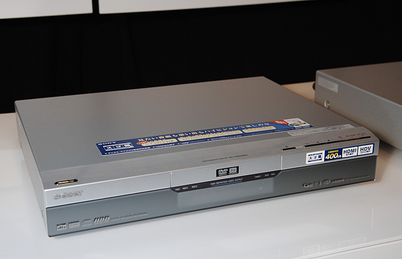 デジタルハイビジョンチューナー内蔵HDD＆DVDレコーダー「RDZ-D90」（11月21日発売）。スゴ録シリーズの最上位モデル