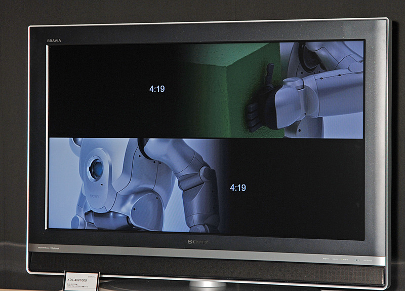 2足歩行ロボット「QRIO」のスライドショー。写真とBGMを選ぶだけで、プロモーションビデオのような作品ができる