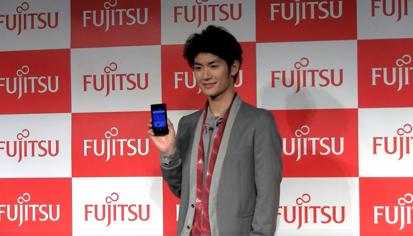 「REGZA Phone IS 04」の新CMキャラクターに起用された三浦春馬さん