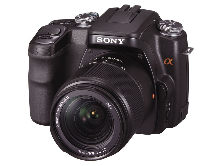 　ソニーは、デジタル一眼レフカメラ「α」シリーズの第一弾として「α100」を7月21日に発売すると発表した。
