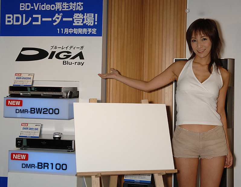 昨日発表したばかりのBlu-rayレコーダー「DMR-BW200」「同BW100」
