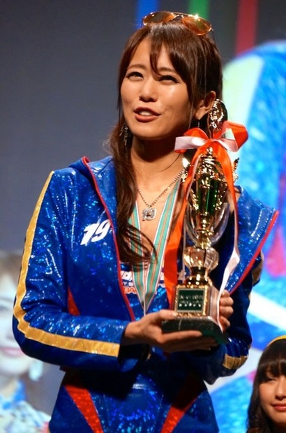 ファンが選ぶレースクイーン“日本一”決定…佐野真彩さんがグランプリ受賞