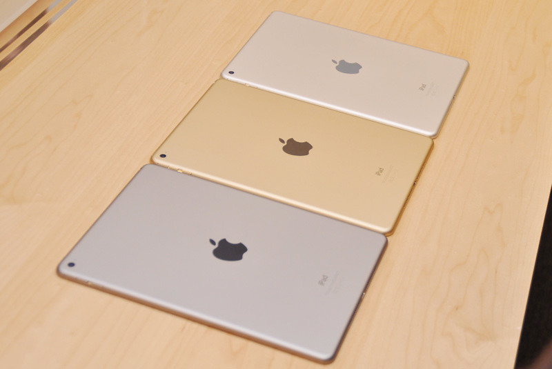 iPadとしては初めてになる「ゴールド」のほか、シルバーとスペースグレーの3色展開