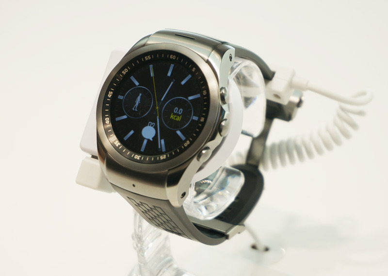 プラットフォームにwebOSを搭載する「LG Watch Urbane LTE」