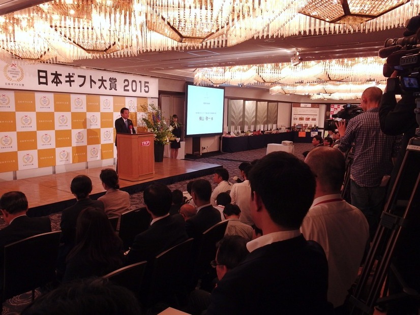 コーヒーギフト育成賞を受賞した味の素ゼネラルフーヅの横山敬一代表取締役社長