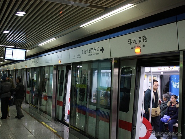 2000年代に開業した新しい地下鉄ではCBTCの導入例が多い。写真はCBTCを導入している中国・昆明地下鉄の環城南路駅。