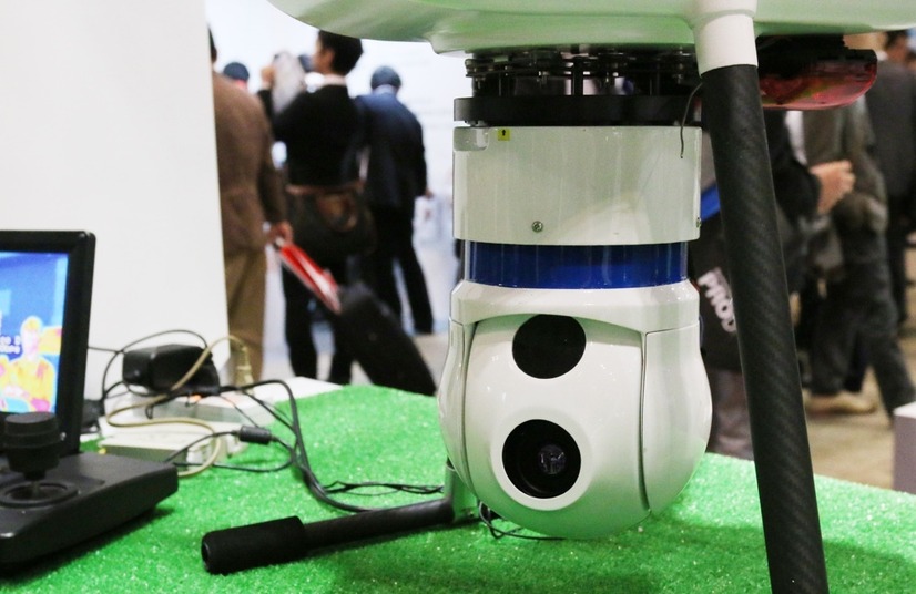 展示されたモデルには、サーモ撮影が行える赤外線機能を備えたPTZカメラを搭載されていた（撮影：防犯システムNAVI）