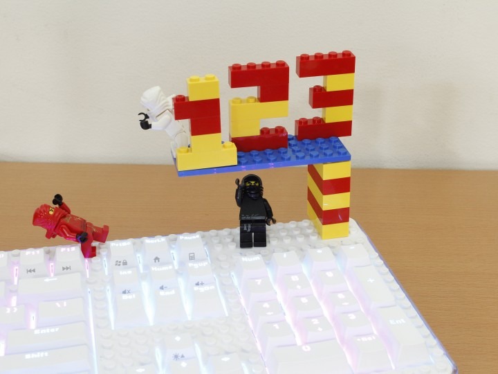 レゴで自在にカスタマイズできるゲーミングキーボード！