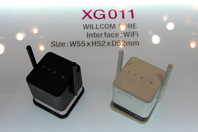 　「ITpro EXPO 2008 Autumn」では、WILLCOM COREのコンセプトモデルを展示している。その中に、WILLCOM COREをバックボーンに利用し無線LANやBluetoothでPCやポータブルゲーム機に接続する端末のコンセプトモデルがあった。