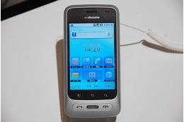 NTTドコモ、スライド式Android端末「Optimus chat」を6日に発売 画像