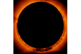 太陽観測衛星「ひので」が見た金環日食が公開に 画像