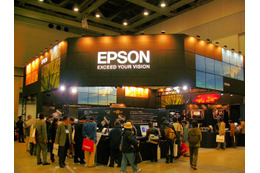 【PIE2006】プリンタを中心に人気デジカメの後継機も展示するエプソンブース
