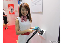 【スマートグリッド展 2011】軽さ・使いやすさを向上した次世代EV用充電コネクタ…矢崎総業 画像