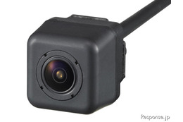 クラリオン、明るいレンズ採用のリアビジョンカメラを発売 画像