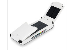 ノートPCや iPhoneなど多彩なデジタル機器に対応する大容量ソーラー充電器 画像