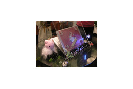 【フォトレポート】NEC×ハローキティのコラボPCはキラキラ輝く宝石箱 画像