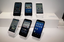 【au 2013夏モデル】3日間充電不要!?……IGZO搭載「AQUOS PHONE SERIE SHL22」 画像