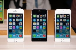 iPhone 5s/5c、3日間で900万台超を販売……iOS 7は2億台以上で稼働 画像