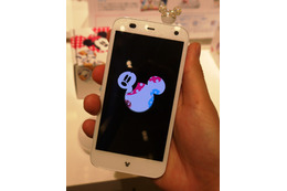 【NTTドコモ2013年冬春モデル】フォントやカメラ音にもミッキーが！「Disney Mobile on docomo F-07E」 画像