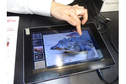 【MWC 2014 Vol.59】富士通、「画面を触るとザラザラ、ツルツルするタブレット」を展示 画像
