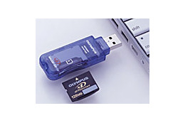 オリンパス、USB2.0対応のスティック型xDピクチャーカードリーダー/ライターとxDピクチャーカードのセット製品 画像