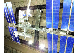 【宇宙博2014】太陽電池パドルの圧倒的存在感…国際宇宙ステーション&はやぶさ