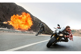 『M：I』最新作、トム・クルーズのノースタント超高速バイクアクション映像公開！ 画像