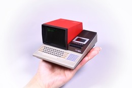 懐かしのパーソナルコンピューター「MZ-80C」が手のひらサイズに！マシン語プログラムの実行も可能 画像