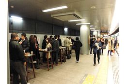 京阪電車の車内やホームが居酒屋に！人気イベントが再び期間限定で登場 画像