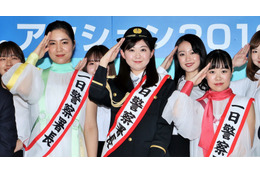 小川真奈が「新宿警察1日署長」に就任! 女性警察官の制服姿で「身が引き締まる思い…」