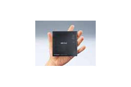 バッファロー、接続した4製品を無線化できる小型・薄型の無線LAM子機 画像