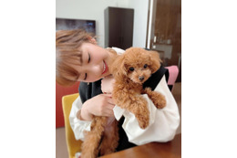 平祐奈、吉田沙保里の愛犬を抱っこ！ファン「Wで可愛い」「癒し効果抜群」 画像