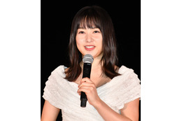 桜井日奈子、透明感溢れる素肌を披露！11月4日発売のカレンダー表紙解禁 画像