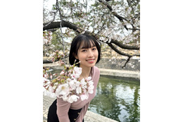 NMB48安部若菜、お花見美女カットをファン絶賛「桜が似合いすぎてる」