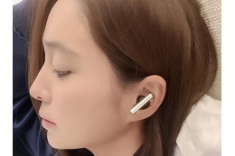 “18万円のイヤホン”を披露するはずが…整いすぎた横顔に注目集まる韓国美人女優(43) 画像