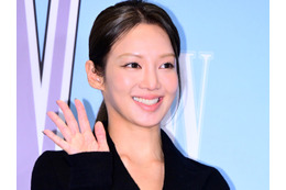 「36歳とは思えない」少女時代・ヒョヨン、胸元“パックリ”スイムウェアで圧巻スタイル披露!【PHOTO】 画像