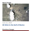 画像が公開された「Earth Observatory」では、ほかにも宇宙から撮影されたメキシコ湾オイル流出など、画像が毎日更新される