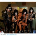 年配のロックファンには懐かしいKISSとの記念写真も公開