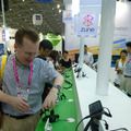 「COMPUTEX TAIPEI 2011」で、Windows Phoneが並ぶタッチ＆ゴースペース