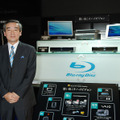 CEATEC JAPAN 2006の同社ブースでBlu-rayレコーダー2機種を発表。ソニーマーケティング取締役の鹿野清氏