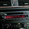 　ビー・エム・ダブリュー（BMJ）は24日、iPodを同社のBMW車両搭載のオーディオ機器に接続するキットを25日より発売すると発表した。これまでは、一部車種に限られていたが、今回、その対象が大幅に広がる。