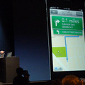 アップルの開発者向けイベントWWDC 2012（Apple World Wide Developpers Conference 2012）の基調講演、iOS 6のプレゼンテーションの様子。
