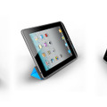 アップル純正カバーをスタンドにしてiPadを立てかける利用イメージ（iPadは別売）