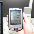 PDAのUI。Fixed Phoneを選べば、自宅の固定電話に切り替えることもできる