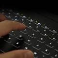 暗所でもキー入力できるバックライト付きキーボードのイメージ