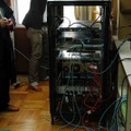 WiMAX実験で必要なサーバ機器が小学校の放送室に設置されていた