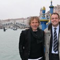 ディーゼル創始者レンツォ・ロッソ（写真左）、ベネチアのリアルト橋修復スポンサーに